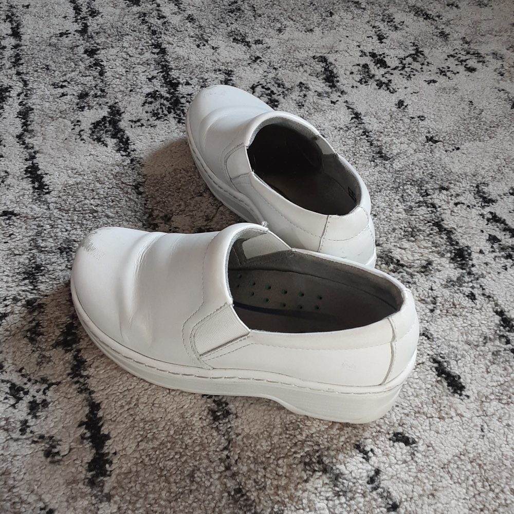 Klogs Nursing Shoes White Slip Resistant - Picture 1 of 11